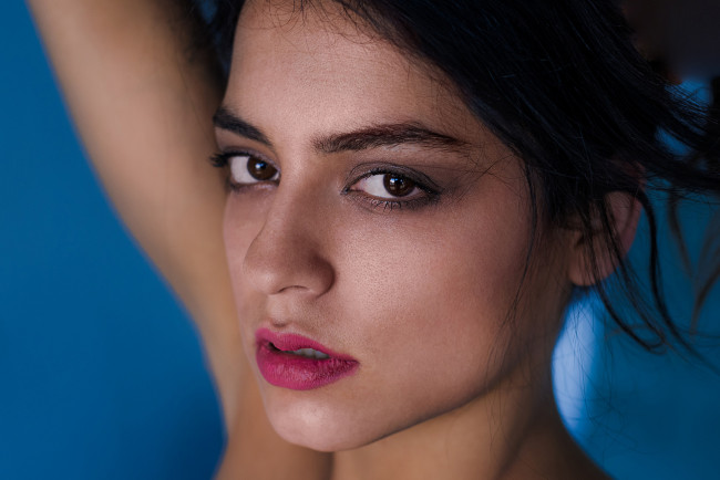 Обои картинки фото joanna lattimore, девушки, joanna lattimore , joy lamore, joanna, lattimore, лицо, портрет, joy, lamore, девушка, модель, брюнетка, красотка, знойная, стройная, сексуальная, поза, флирт, взгляд, макияж, причёска, чёрный