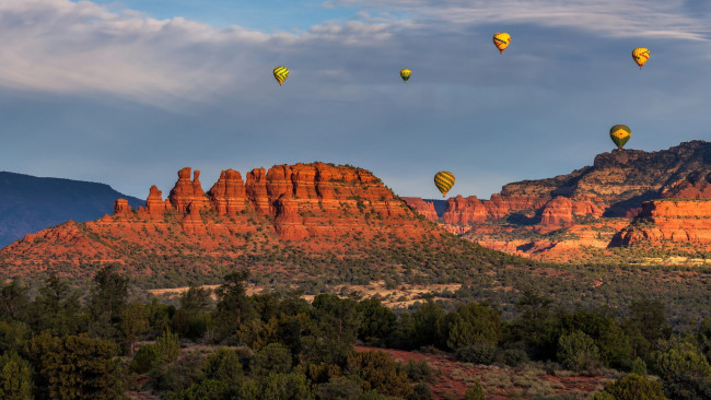 Обои картинки фото авиация, воздушные шары дирижабли, горы, шары, воздушные, полет