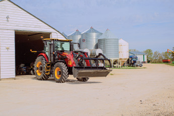 Картинка техника фронтальные+погрузчики versatile