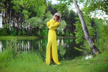 Картинка девушка+-+girl девушки -+блондинки +светловолосые девушка женщина блондинка светловолосая сексуальная модель звезда позирует разная обувь верхняя стильная одежда нижнее эротическое бельё трусы лифчик колготки чулки аксессуары макияж и множество элементов на фотографии