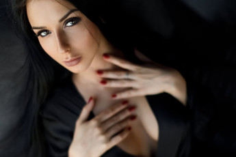 Картинка девушка+-+girl девушки -+лица +портреты девушка женщина брюнетка темноволосая сексуальная модель звезда позирует разная обувь верхняя стильная одежда нижнее эротическое бельё трусы лифчик колготки чулки аксессуары макияж и множество элементов на фотографии