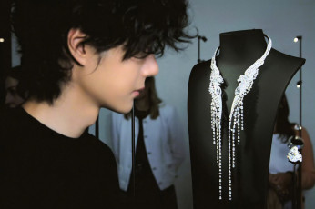 обоя мужчины, wang yi bo, актер, кудри, свитер, манекены, украшения