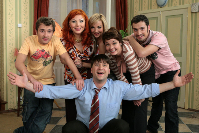 Обои картинки фото счастливы, вместе, кино, фильмы, букин, сериал, семья, радость, улыбки, рома, света, даша, геннадий, соседи, толик, лена