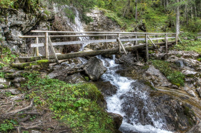 Обои картинки фото природа, реки, озера, мост, речка, лес, скалы