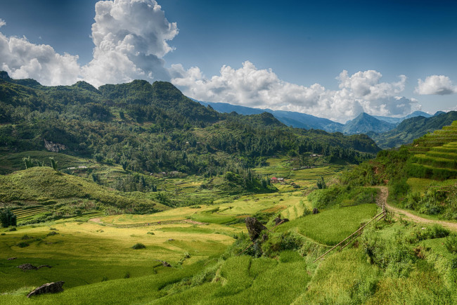 Обои картинки фото природа, пейзажи, горы, облака, долина