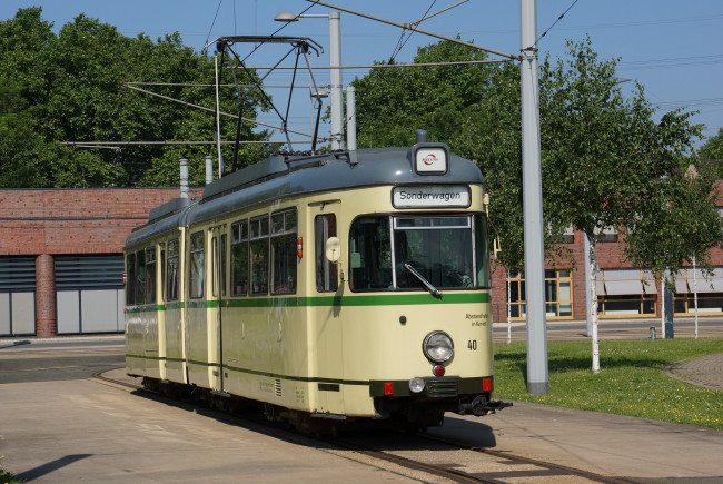 Обои картинки фото техника, трамваи, город, трамвай, рельсы