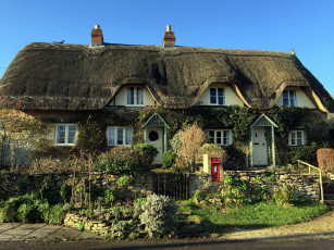 Картинка города -+здания +дома дом изгородь двухэтажный