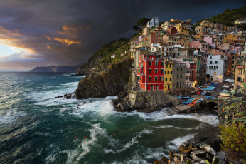 Картинка города -+пейзажи лигурийское море italy ligurian sea liguria лигурия cinque terre риомаджоре вечер здания побережье