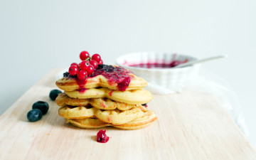 Картинка еда блины +оладьи смородина варенье ягоды черника