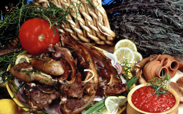 Картинка еда мясные+блюда соус лимон помидор ребрышки