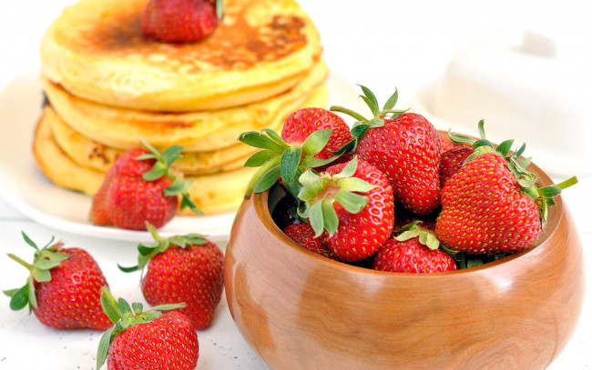 Обои картинки фото еда, клубника,  земляника, ягоды, блины
