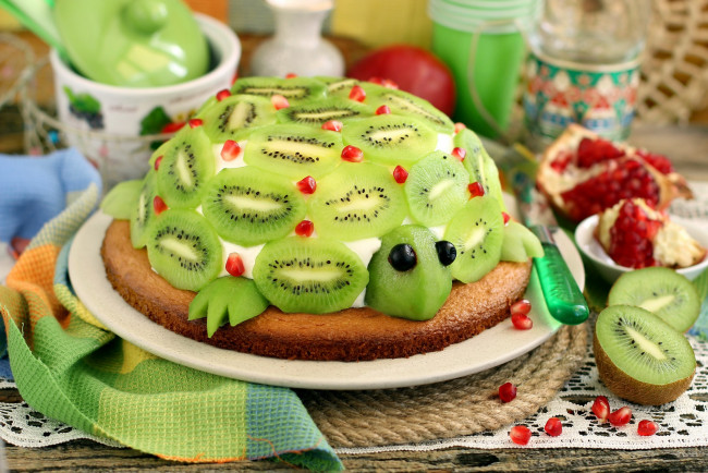 Обои картинки фото еда, торты, гранат, торт, киви, черепаха