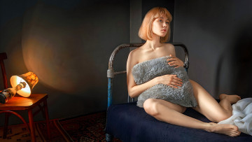 Картинка девушки -+блондинки +светловолосые блондинка подушка кровать ковер торшер стул