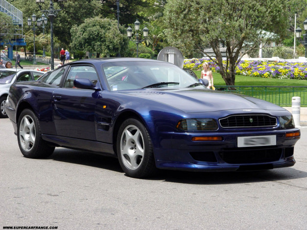 Обои картинки фото aston, martin, автомобили, выставки, уличные, фото