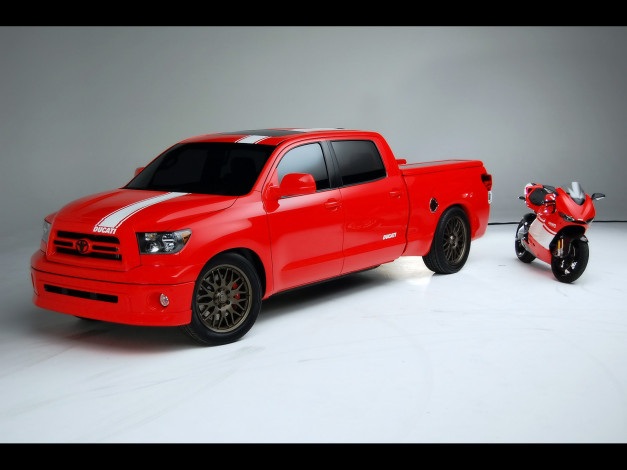 Обои картинки фото 2008, toyota, ducati, at, sema, автомобили