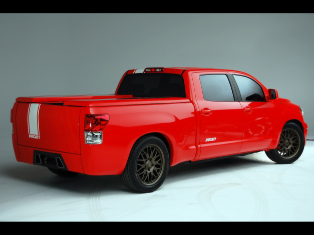 Обои картинки фото 2008, toyota, ducati, at, sema, автомобили