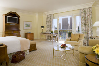 Картинка интерьер спальня подушка шторы стулья столы