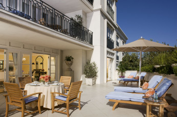 Картинка интерьер веранды террасы балконы балкон стол стулья