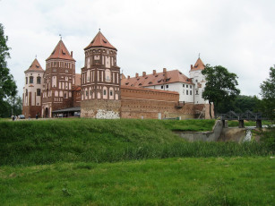 Картинка мирский замок беларусь города дворцы замки крепости земляной вал деревья