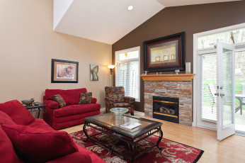 Картинка интерьер гостиная диваны камин