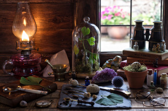 Картинка разное предметы+быта нож бинокль лампа