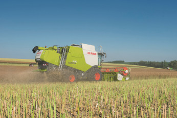 Картинка техника комбайны claas axion