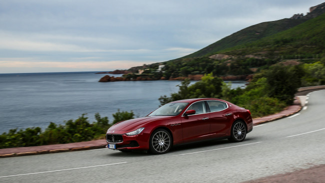 Обои картинки фото maserati ghibli sq4 sport package 2017, автомобили, maserati, 2017, sport, package, sq4, красный, ghibli