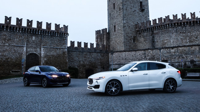 Обои картинки фото maserati levante suv 2017, автомобили, maserati, синий, белый, 2017, suv, levante