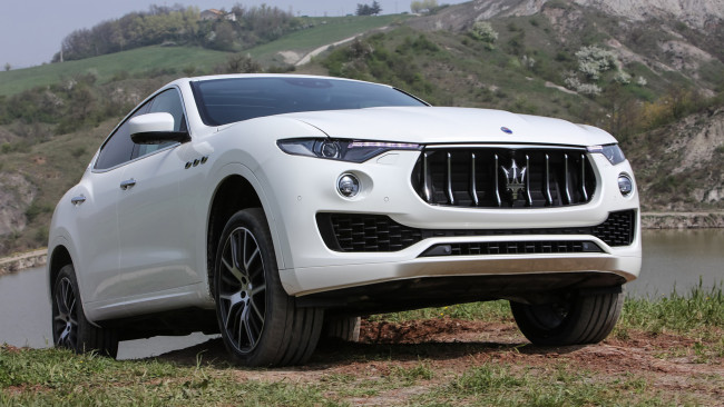 Обои картинки фото maserati levante suv 2017, автомобили, maserati, белый, 2017, suv, levante