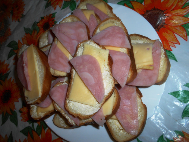 Обои картинки фото еда, бутерброды,  гамбургеры,  канапе, хлеб, колбаса, сыр