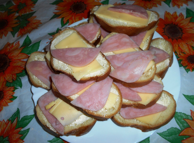 Обои картинки фото еда, бутерброды,  гамбургеры,  канапе, сыр, хлеб, колбаса