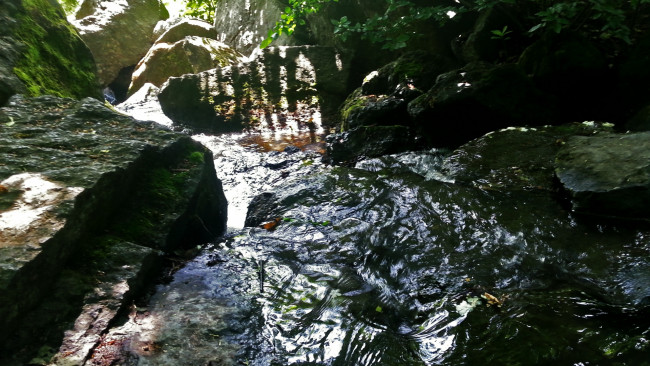 Обои картинки фото природа, реки, озера, тени, камни, ручей, поток