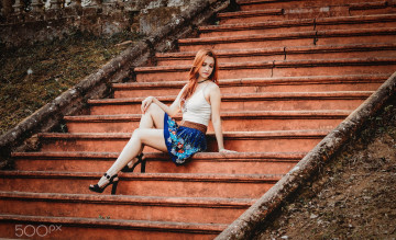 Картинка девушки -unsort+ рыжеволосые+и+другие лестница юбка каблуки майка рыжая