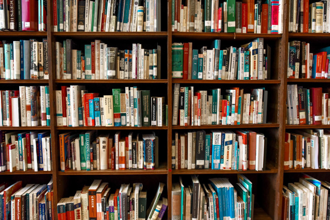 Обои картинки фото разное, канцелярия,  книги, книжные, полки, книги