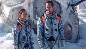 Картинка moonfall++||+2022 кино+фильмы -unknown+ другое падение луны фантастика боевик halle berry patrick wilson moonfall холли берри патрик уилсон