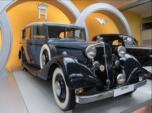 Картинка автомобили выставки уличные фото автомобиль