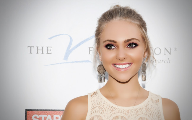 Обои картинки фото Anna Sophia Robb, девушки, , , , улыбка, серьги