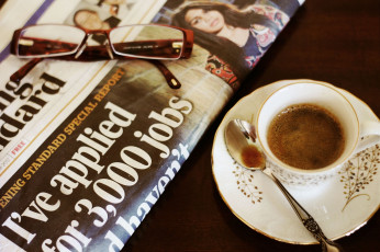 Картинка еда кофе кофейные зёрна очки газета ложка