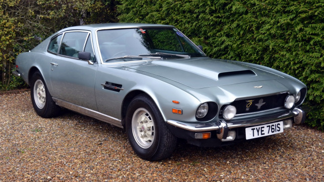 Обои картинки фото aston, martin, v8, автомобили, скорость, мощь, стиль, автомобиль