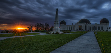 Картинка космос разное другое обсерватория тучи небо лучи солнце