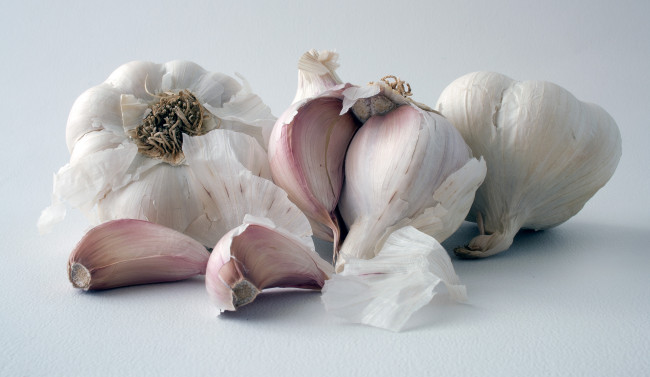 Обои картинки фото еда, Чеснок, дольки, головка, чеснок
