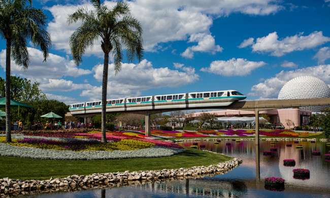 Обои картинки фото техника, поезда, речка, парк, поезд, монорельс, эстакада