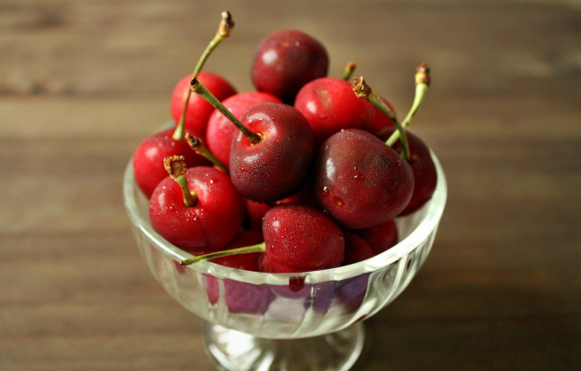 Обои картинки фото еда, вишня,  черешня, ягоды, ваза