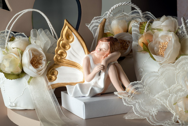 Обои картинки фото разное, ремесла,  поделки,  рукоделие, искусственные, цветы, статуэтка