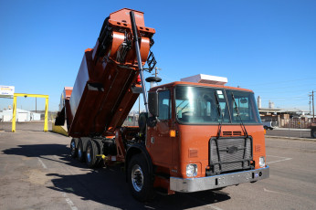 Картинка автомобили мусоровозы мусорщик