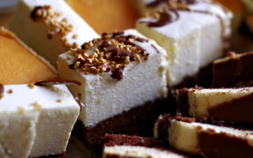 Картинка еда пирожные +кексы +печенье двухслойные орехи