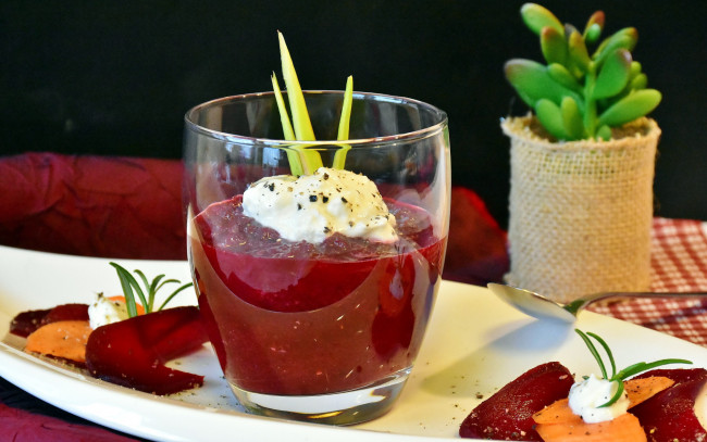 Обои картинки фото еда, первые блюда, свекольный, сметана, суп