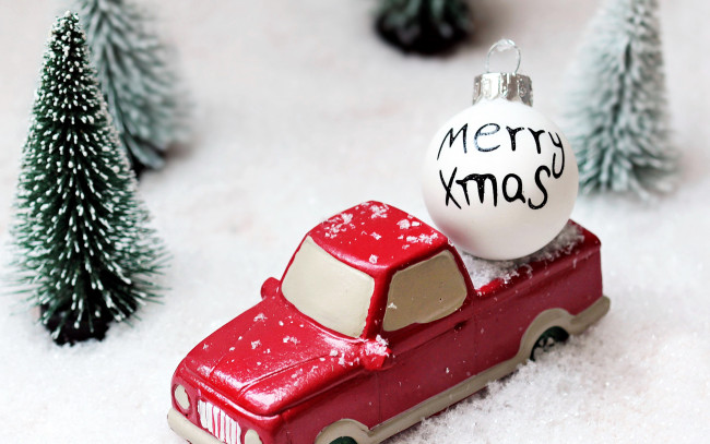 Обои картинки фото праздничные, шары, надпись, машинка, снег, шарик