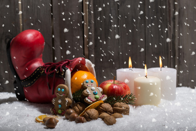 Обои картинки фото праздничные, - разное , новый год, пряник, снег, сапог, свечи, орехи
