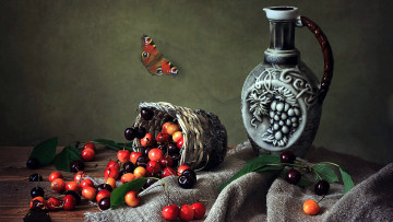 Картинка еда вишня +черешня бабочка черешня кувшин